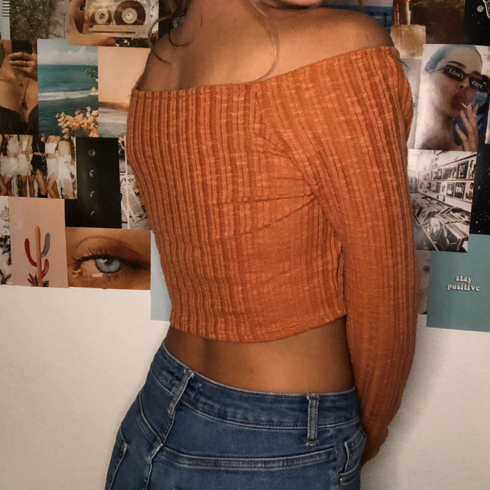 Orange off the shoulder long sleeve - Picture 4 of 4